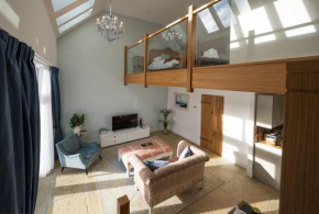 Pigeon Cottage - Luxury country steading